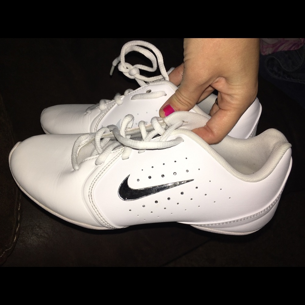 Nike girls cheer shoes size 5